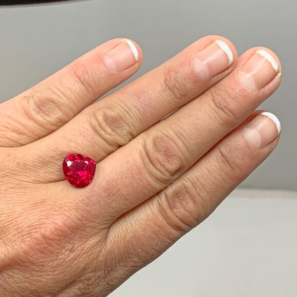 DAZZLING Certified Pear Ruby Gemstone - Picture 5 of 14